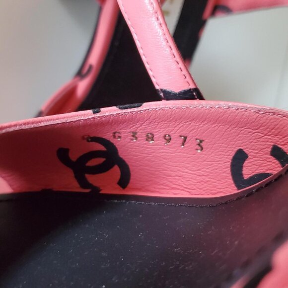 Chanel Pink Black Print Lambskin CC Logo Ankle Strap Sandal 40 sz 38 EU - Picture 5 of 7